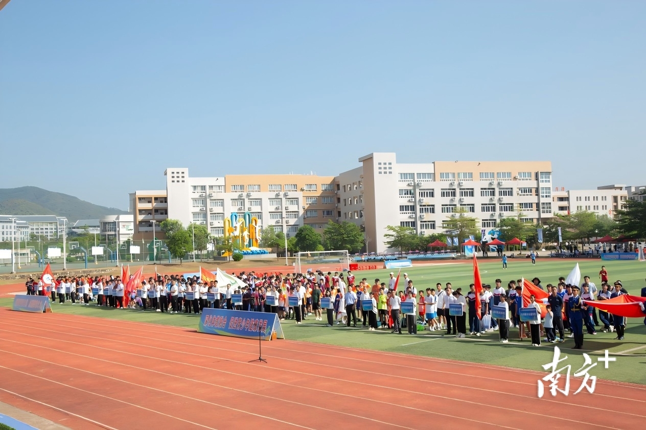 动作一气呵, 启悦, 年汕尾市青